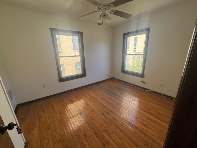 68 DANFORTH AVE, Jc, Greenville, NJ 07304