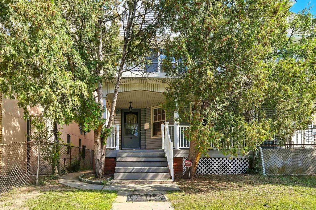 68 DANFORTH AVE, Jc, Greenville, NJ 07304