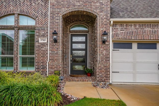 5705 Pope Creek Road, Fort Worth, TX 76126