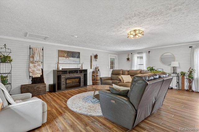5640 Fowlerville Road, Fowlerville, MI 48836