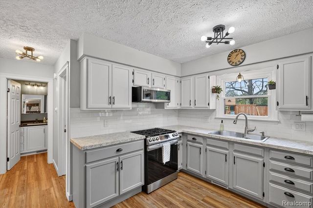 5640 Fowlerville Road, Fowlerville, MI 48836
