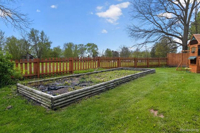 5640 Fowlerville Road, Fowlerville, MI 48836