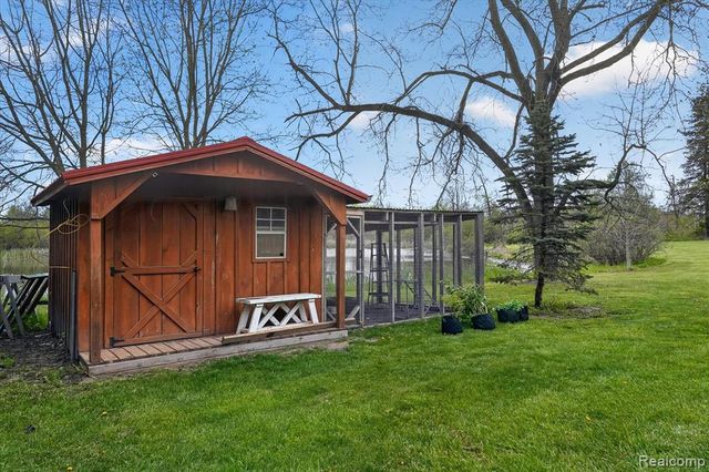 5640 Fowlerville Road, Fowlerville, MI 48836