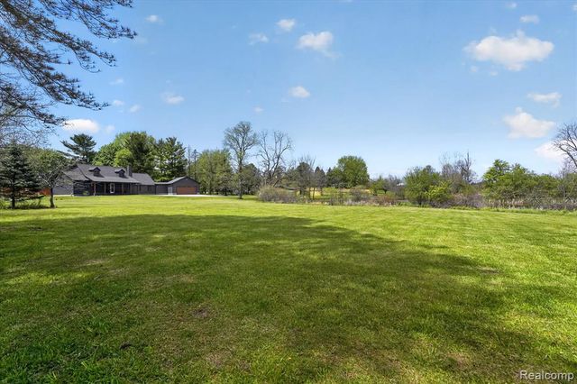 5640 Fowlerville Road, Fowlerville, MI 48836