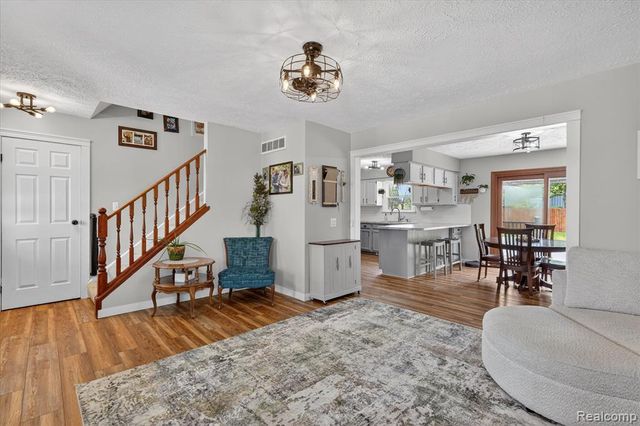 5640 Fowlerville Road, Fowlerville, MI 48836