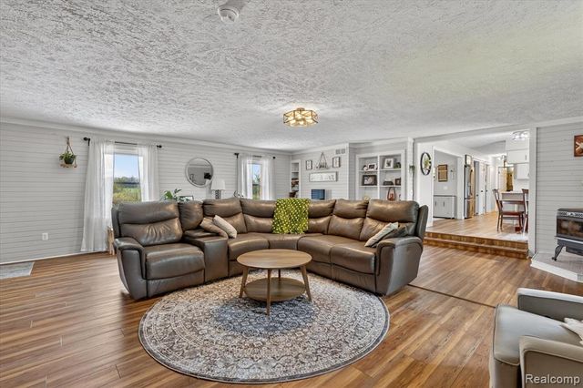 5640 Fowlerville Road, Fowlerville, MI 48836