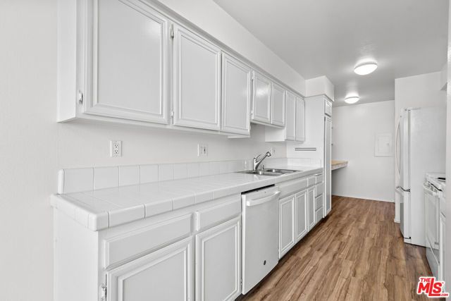 1340 S Beverly Glen Boulevard 313, Los Angeles, CA 90024