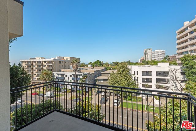 1340 S Beverly Glen Boulevard 313, Los Angeles, CA 90024