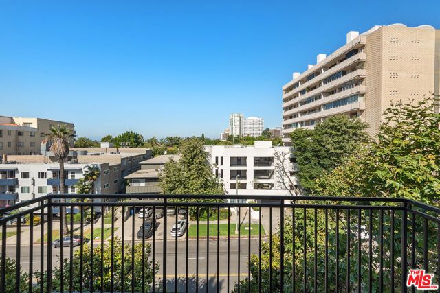 1340 S Beverly Glen Boulevard 313, Los Angeles, CA 90024