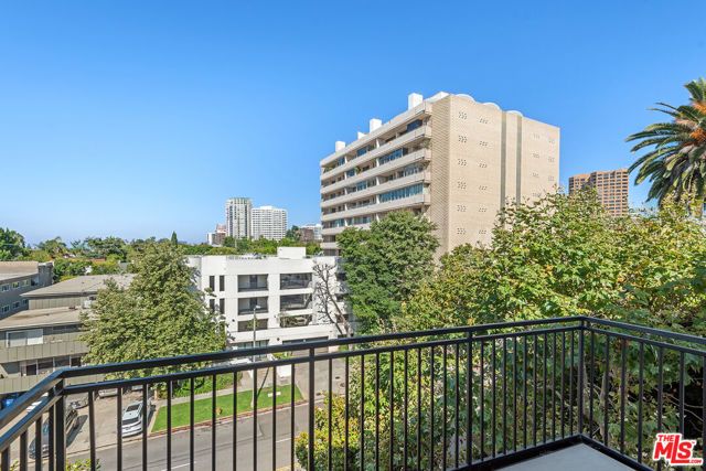 1340 S Beverly Glen Boulevard 313, Los Angeles, CA 90024