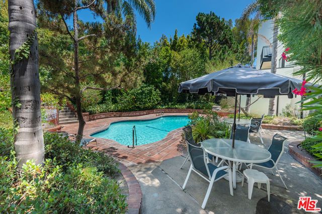 1340 S Beverly Glen Boulevard 313, Los Angeles, CA 90024