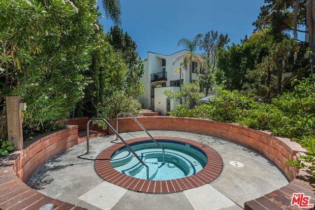 1340 S Beverly Glen Boulevard 313, Los Angeles, CA 90024