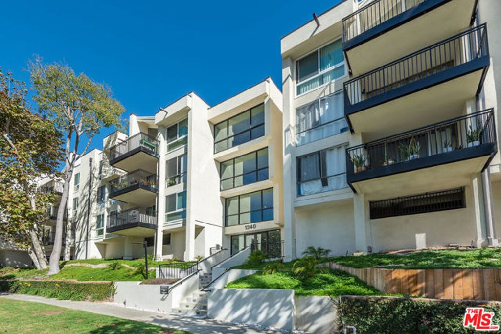 1340 S Beverly Glen Boulevard 313, Los Angeles, CA 90024