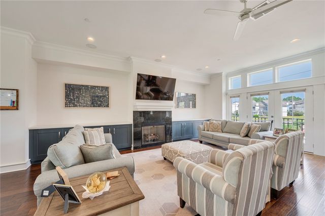 210 Tarrow Street, College Station, TX 77840