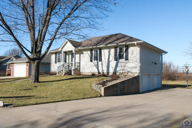 2225 Mt Vernon Ter, Emporia, KS 66801