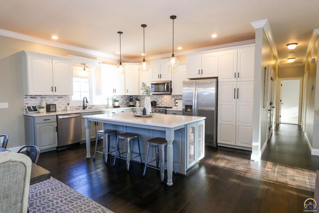 2225 Mt Vernon Ter, Emporia, KS 66801