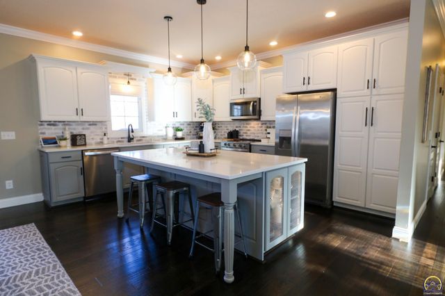 2225 Mt Vernon Ter, Emporia, KS 66801