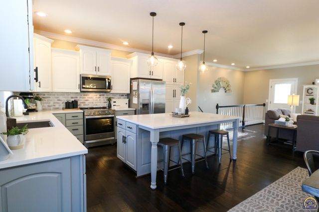 2225 Mt Vernon Ter, Emporia, KS 66801