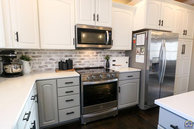 2225 Mt Vernon Ter, Emporia, KS 66801