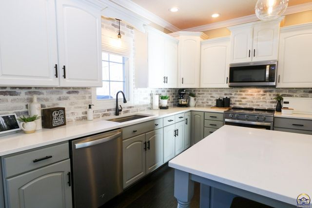 2225 Mt Vernon Ter, Emporia, KS 66801