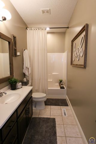 2225 Mt Vernon Ter, Emporia, KS 66801