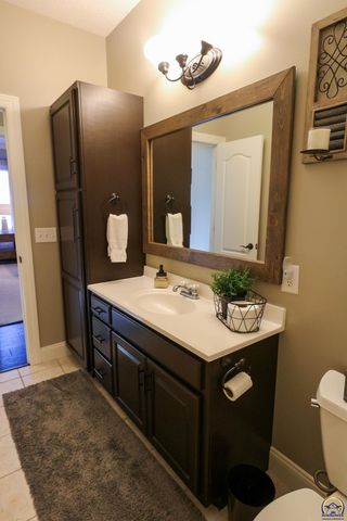 2225 Mt Vernon Ter, Emporia, KS 66801