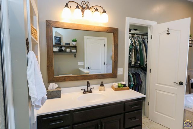 2225 Mt Vernon Ter, Emporia, KS 66801