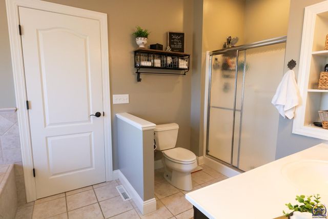 2225 Mt Vernon Ter, Emporia, KS 66801