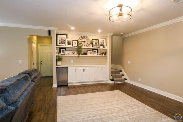 2225 Mt Vernon Ter, Emporia, KS 66801