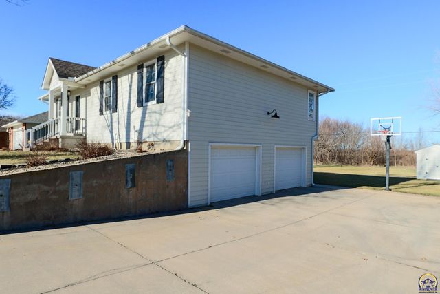 2225 Mt Vernon Ter, Emporia, KS 66801