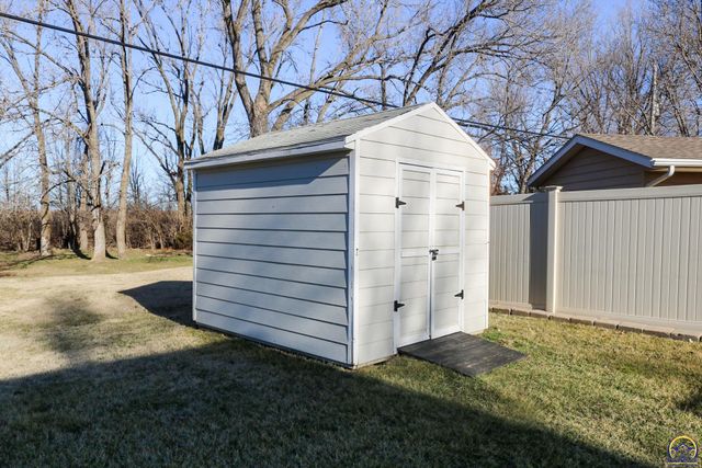 2225 Mt Vernon Ter, Emporia, KS 66801