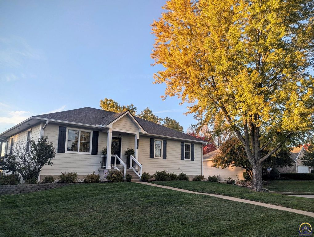 2225 Mt Vernon Ter, Emporia, KS 66801