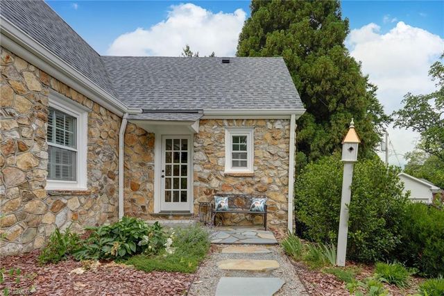 108 Arden Place, Greensboro, NC 27403