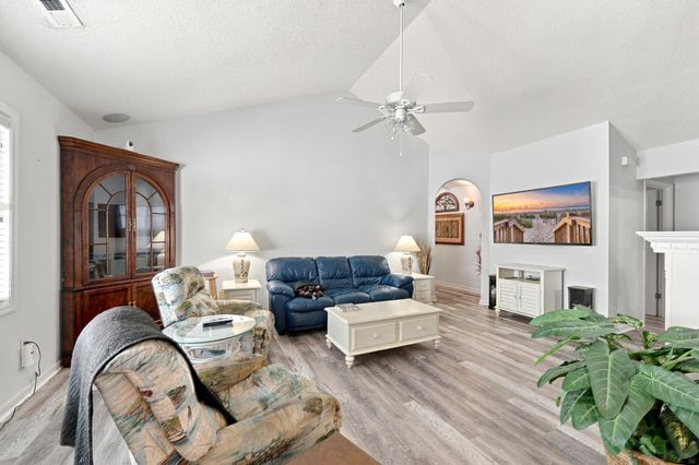 513 6th Ave. S, North Myrtle Beach, SC 29582