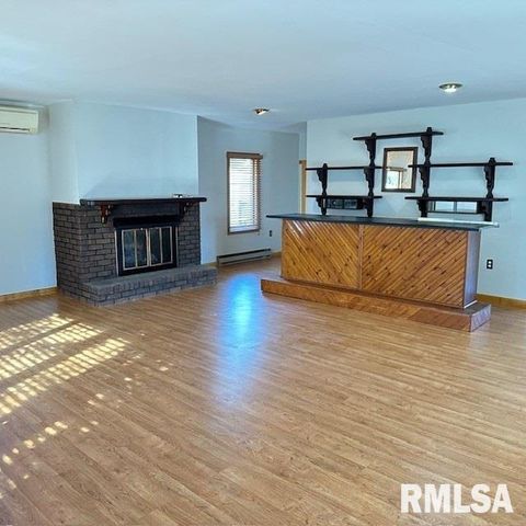 705 N SILVER Street, Taylorville, IL 62568