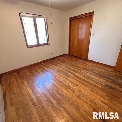 705 N SILVER Street, Taylorville, IL 62568