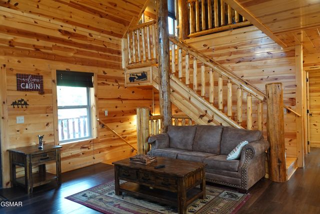 2021 Settlers Ridge Way, Gatlinburg, TN 37738