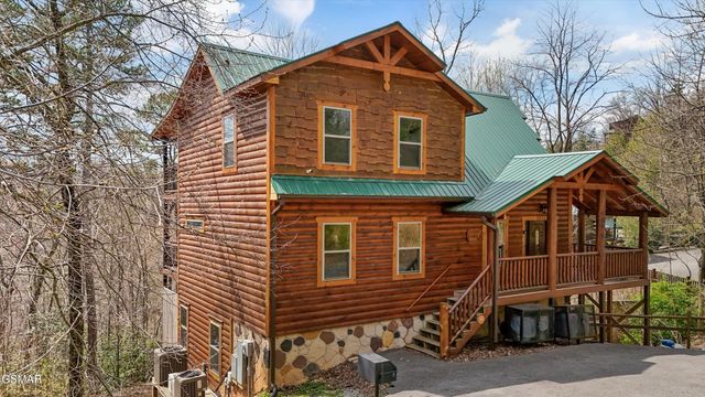 2021 Settlers Ridge Way, Gatlinburg, TN 37738