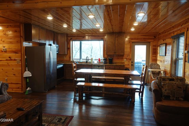 2021 Settlers Ridge Way, Gatlinburg, TN 37738