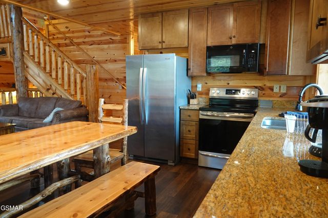 2021 Settlers Ridge Way, Gatlinburg, TN 37738