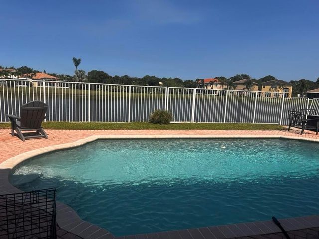 5526 Place Lake Drive, Fort Pierce, FL 34951