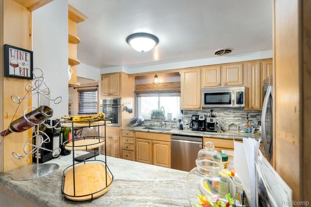 392 Cambridge Drive, Mt. Clemens, MI 48043