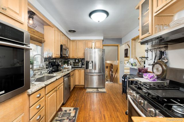 392 Cambridge Drive, Mt. Clemens, MI 48043