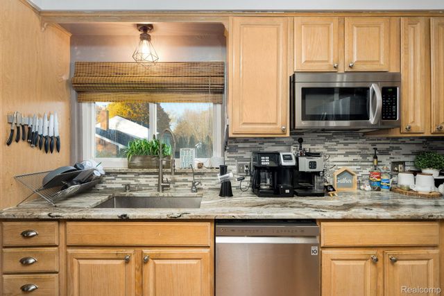 392 Cambridge Drive, Mt. Clemens, MI 48043