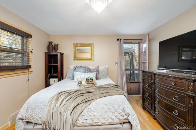 392 Cambridge Drive, Mt. Clemens, MI 48043