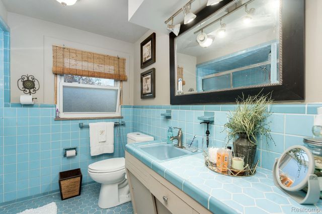 392 Cambridge Drive, Mt. Clemens, MI 48043