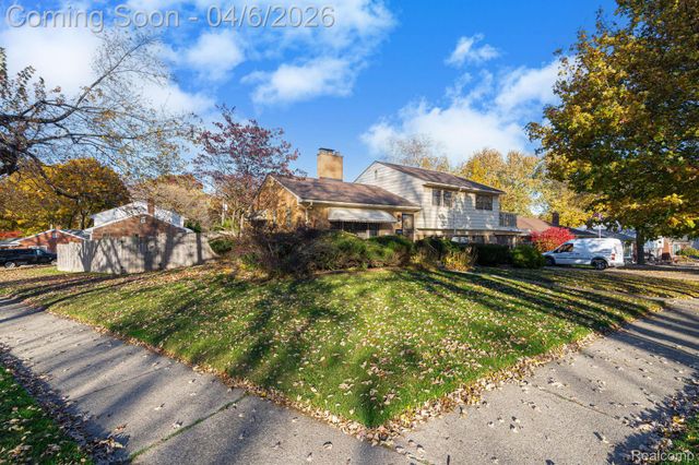392 Cambridge Drive, Mt. Clemens, MI 48043