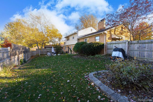 392 Cambridge Drive, Mt. Clemens, MI 48043