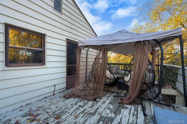 392 Cambridge Drive, Mt. Clemens, MI 48043