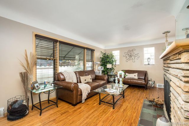 392 Cambridge Drive, Mt. Clemens, MI 48043